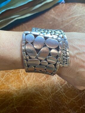 John Hardy 925 Sterling Silver Kali Pebble Overlap Wide Cuff Bracelet